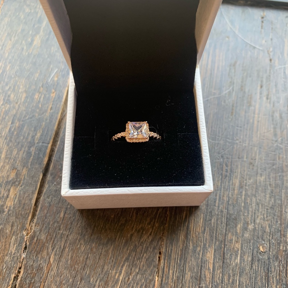 Pandora rose gold square halo ring size 8